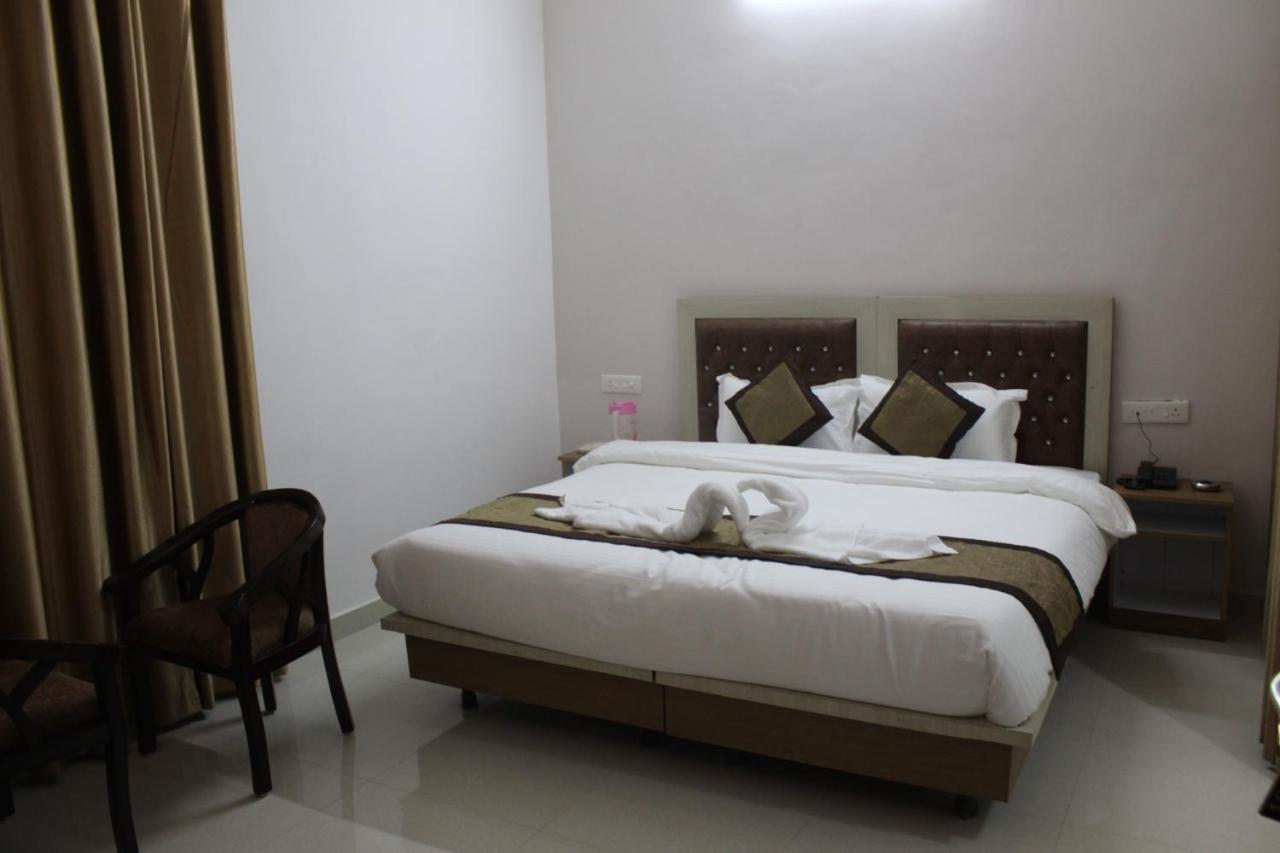 Mountain View Room By Yog Tapovan ริชิเคช ภายนอก รูปภาพ